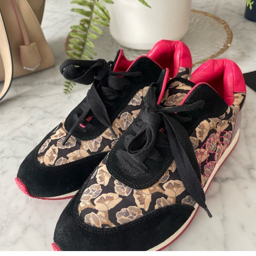 Unique Tory Burch Like New Floral Sneakers 
Black/pink/multi color beautiful